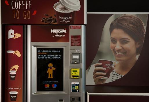 Românii pot plăti cu cardul cafeaua cumpărată de la automatele Nescafe