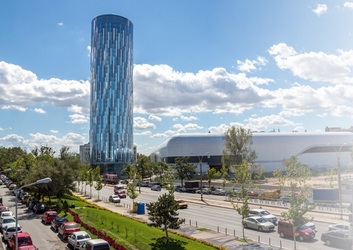 FOTO Primul restaurant din București amplasat la o înălțime mai mare de 130 metri a fost deschis astăzi. Cât costă o masă acolo
