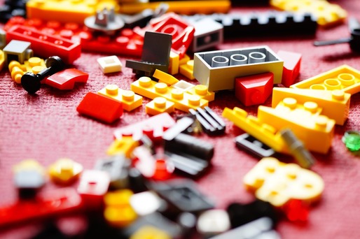 Producătorul de jucării Lego va concedia 8% dintre angajați din cauza declinului veniturilor