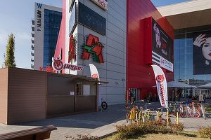 FOTO Pegas a investit 20.000 de euro în magazinul de lângă AFI Cotroceni