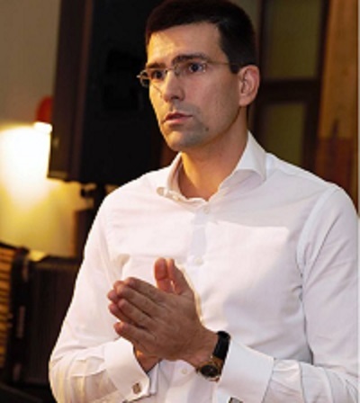 Firma lansată de proprietarul restaurantelor Red Angus pentru a-și aduce clienți corporate în localuri a fost lichidată după doar câteva luni. Proprietarul Red Angus pentru Profit.ro: M-aș fi legat prea mult la cap