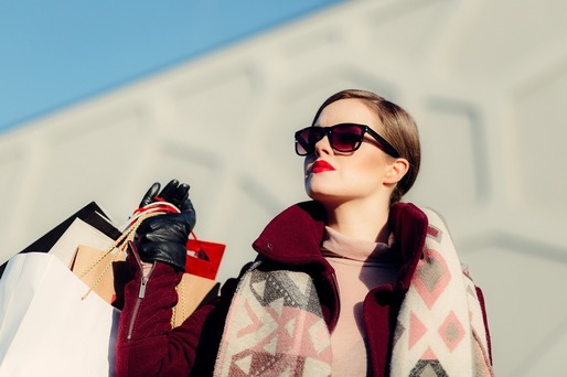 STUDIU 90% dintre români vizitează magazine online de fashion, 34% intră pentru a compara prețurile cu magazinele offline