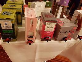 Tot mai mulți români aleg vin la bag-in-box în detrimentul vinului la sticlă. Sistemul a fost inventat în SUA în anii '50