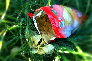 Adolescenții care privesc reclame la junk food, mai predispuși la o alimentație nesănătoasă