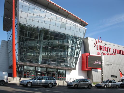 Liberty Center, deschis înaintea crizei și preluat de bănci, a ajuns la 4 milioane de vizitatori, vânzările chiriașilor au crescut. Centrul comercial va intra în reamenajare