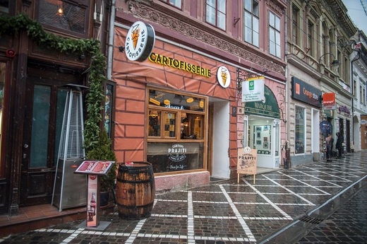 După 12 ani, frații Comăniciu, foști proprietari ai Delaco, își relansează afacerea cu cartofi prăjiți și intră în București