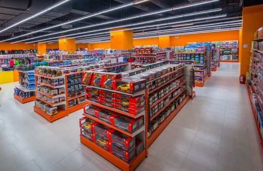 Lanțul de hipermarketuri pentru copii Hippoland a intrat în vestul țării