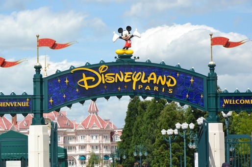 Disneyland Paris interzice paiele din plastic