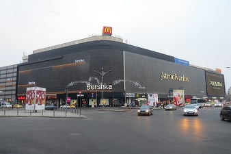 Percheziții la centrul comercial Unirea, dar și la sediul unuia dintre directori