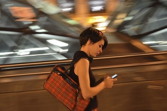 Utilizarea telefonului mobil la cumpărături crește suma cheltuită 