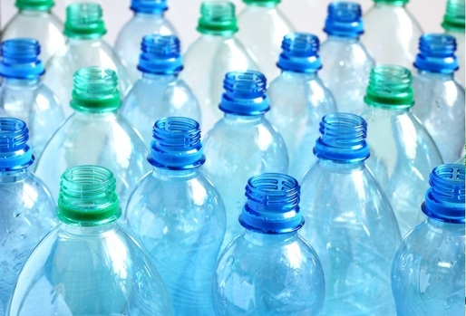 Vânzarea de sticle de apă din plastic, interzisă oficial pe Aeroportul Internațional din San Francisco