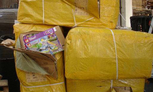 Bunuri contrafăcute în valoare de peste 1,1 milioane lei, confiscate în Portul Constanța Sud Agigea