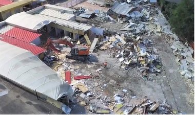 Complexul “Europa” din București, cunoscut pentru marfa ieftină adusă în special din China și Turcia - demolat după 24 de ani