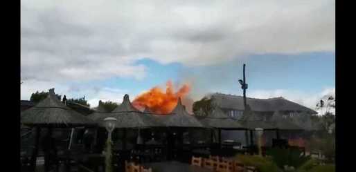 VIDEO Incendiu la restaurantul Popasul Pescarilor din Olimp