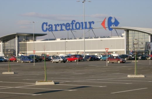 FOTO Controale ANPC la magazine Carrefour: Alimente păstrate la temperaturi inadecvate, cu data de consum depășită sau depozitate în condiții neigienice. UPDATE Reacția Carrefour