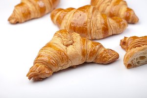 România exportă croissante în patria croissantelor și eugenii peste Ocean, dar sectorul panificației pe ansamblu adâncește deficitul comercial al țării