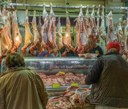 Controale în piețe, la abatoare și comercianții de alimente, până după Anul Nou