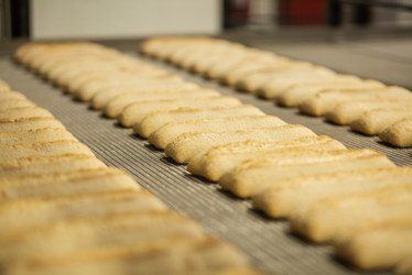 Fabrica de panificație și patiserie pre-coaptă din Câmpia Turzii investește 12,5 milioane de euro într-o nouă linie de producție și se menține în topul celor mai moderne și tehnologizate fabrici din Europa