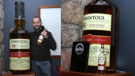 Cea mai mare sticlă de whisky din lume, vândută la licitație cu 20.000 de dolari