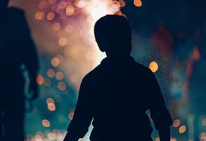 Regimul articolelor pirotehnice pregătit să fie înăsprit: Interzis la petarde și pocnitori. ”Sunt aruncate la ore nepotrivite sau excesiv, conducând la lipsa somnului, spaimă sau crize.”