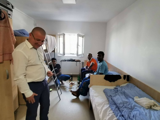 FOTO Povestea locului în care vietnamezii veniți la muncă în România au învățat să nu mai mănânce pisici, șoareci și câini