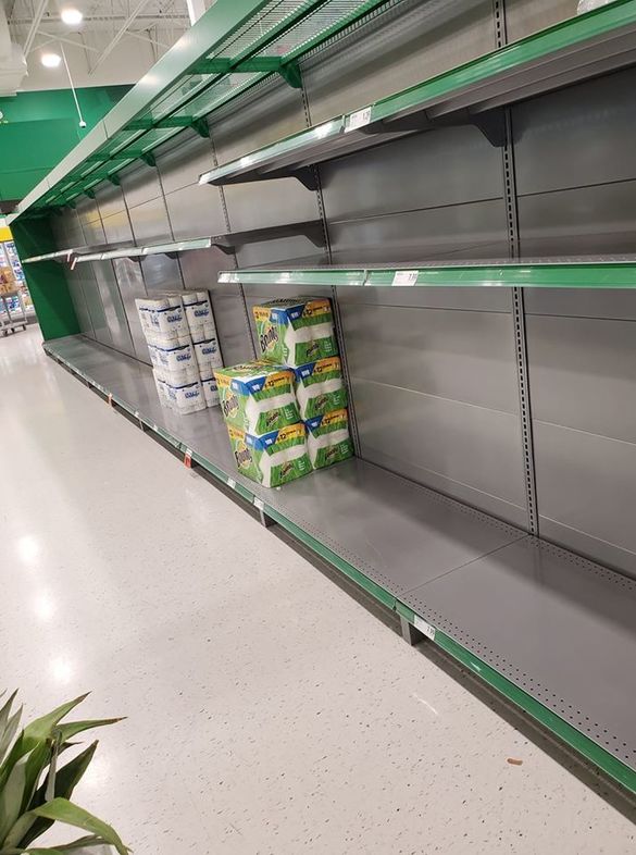 FOTO Cumpărăturile provocate de panică în Marea Britanie se intensifică, în pofida apelurilor la calm