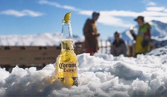 Corona mexicană, victimă a coronavirusului. Producătorul de bere a capitulat