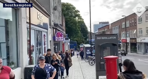 VIDEO Britanicii au luat cu asalt magazinele, redeschise după mai mult de 80 de zile