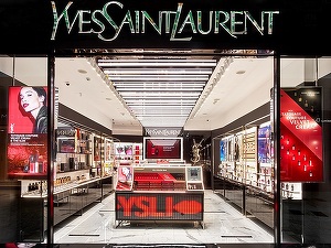 Brandul Yves Saint Laurent Beauty al L’Oréal deschide în România primul boutique din Europa. La nivel global, L’Oréal are emoții cu branduri luate de la persoane de culoare