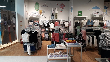 Lanțul Smyk, cel mai mare retailer de îmbrăcăminte, jucării și accesorii pentru copii din Polonia, se extinde cu un nou magazin