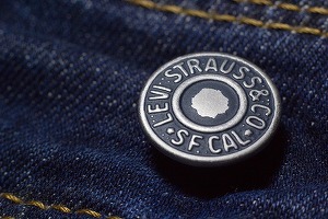 Levi Strauss a obținut rezultate trimestriale peste așteptări, pe fondul creșterii vânzărilor online