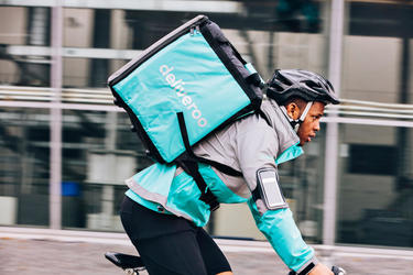 Startup-ul britanic de livrări mâncare Deliveroo, evaluat la peste 7 miliarde dolari după o nouă rundă de finanțare