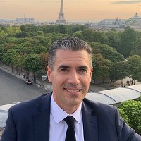 Carrefour numește un nou Director Executiv în România. Latour, fost inspector de finanțe, din pepiniera care i-a format pe actualul președinte al Franței Emmanuel Macron, pe Jean-Claude Trichet și pe Pascal Lamy, se retrage
