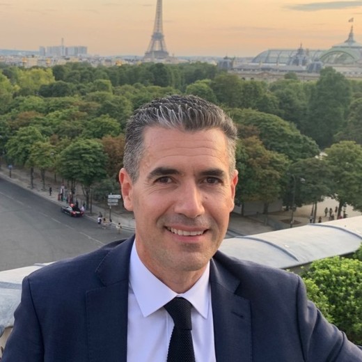 Carrefour numește un nou Director Executiv în România. Latour, fost inspector de finanțe, din pepiniera care i-a format pe actualul președinte al Franței Emmanuel Macron, pe Jean-Claude Trichet și pe Pascal Lamy, se retrage