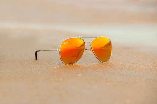 Tranzacția de 7 miliarde de euro prin care producătorul ochelarilor Ray-Ban preia GrandVision, aprobată cu condiții 