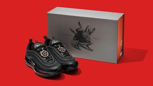 VIDEO Colectivul care a creat „Pantofii Satanei” îi va retrage din circulație ca parte a unei înțelegeri cu Nike