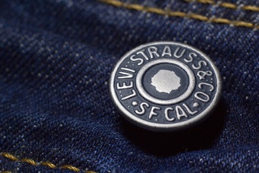 EXCLUSIV Celebrul producător american de blugi Levi Strauss schimbă strategia pentru România și intră, în premieră, în nume propriu pe piața locală