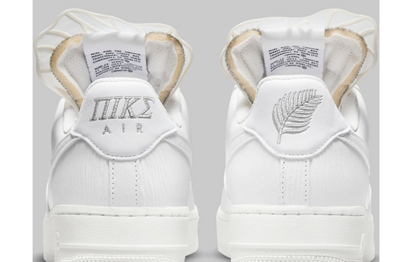 FOTO Nike, ironizată din cauza folosirii incorecte a literelor grecești în cazul unui nou model de pantofi sport
