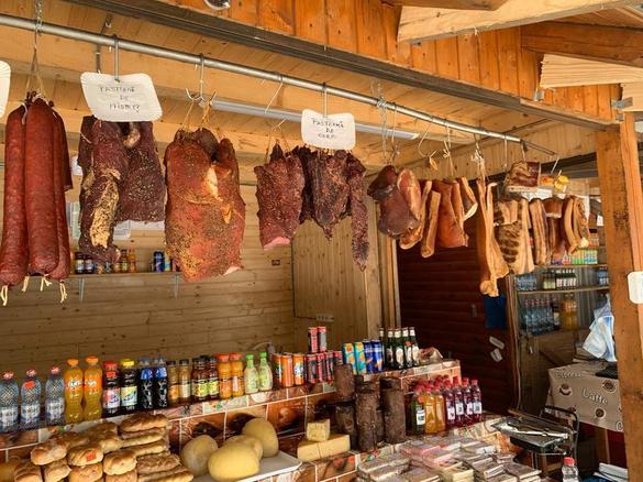 FOTO Produse alimentare expirate retrase de la comercializare din zona Transfăgărășan - Bâlea Lac