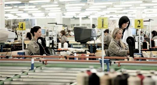 Producătorul de canapele Italsofa România se împrumută la EximBank