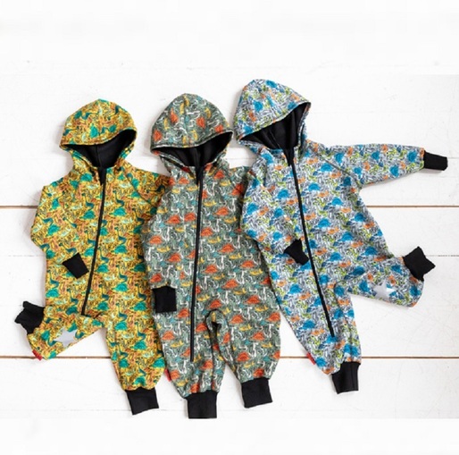 Brandul de haine pentru copii iELM, lansat de o familie de români în Suedia, intră în alte țări: Ea cosea haine în sufragerie și le vindea