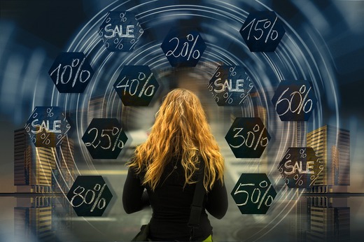 Cumpărăturile din "iureșul" Black Friday 2021: Ceas de peste 38.000 lei, 12 sticle de whiskey luate în primele 15 minute, 60.000 litri de carburant epuizați rapid. Plus prima casă vândută online 