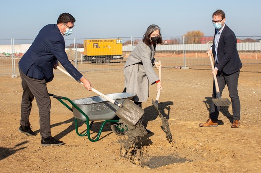 FOTO IKEA va deschide la finele anului viitor cel de-al treilea magazin din România, lângă un oraș pus în așteptare mulți ani; Primarul Dominic Fritz: Timișoara atrage investiții imobiliare de aproape 1 miliard de euro, IKEA a “mirosit” potențialul zonei