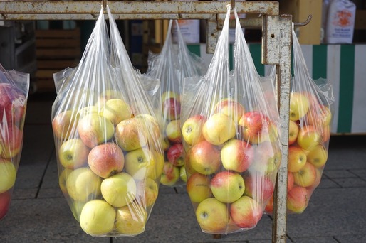 Franța interzice ambalajul din plastic pentru legume și fructe