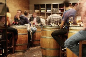 DECIZIE Sancțiunile pentru vânzarea de alcool sau tutun minorilor - înăsprite. Suspendarea activității comerciantului va fi aplicată de la prima abatere
