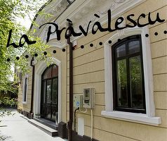 FOTO La Prăvălescu, un business din centrul Bucureștiului, dispare brusc după 6 ani cu un mesaj: Încercați să intrați în prăvălii mici, în care s-a pus suflet. Fără voi, dispar și nu mai rămân decât giganțiii industriei alimentare!