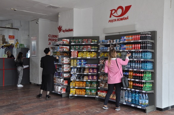 ULTIMA ORĂ FOTO Poșta Română semnează cu Auchan pentru vânzarea de produse alimentare și nealimentare în incinta oficiilor poștale din țară