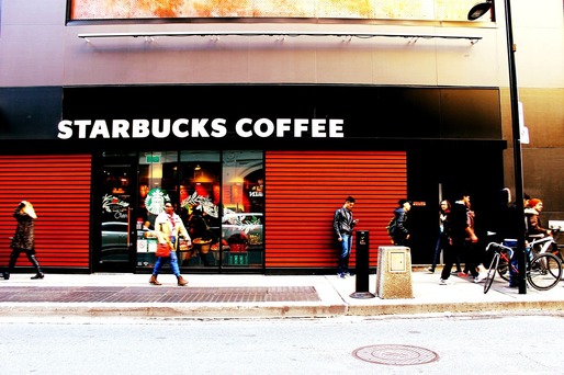 Starbucks închide localuri, invocând probleme de siguranță