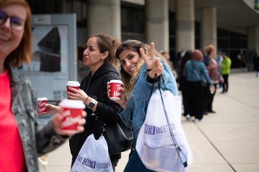 FOTO Lanțul canadian de cafenele Tim Hortons, indicat recent că și-a spionat clienții, își pregătește intrarea în România