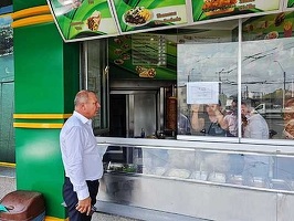 VIDEO ANPC: Amendă de 17.000 lei și oprirea temporară a activității pentru un fast-food din București